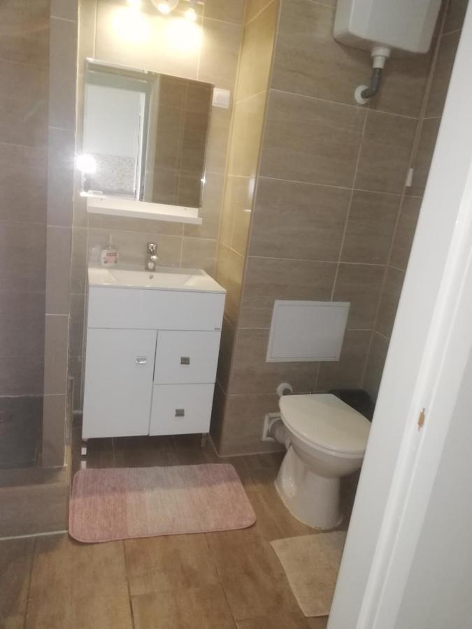 Dozsa Apartman Apartment เกอเดิลเลอ ภายนอก รูปภาพ