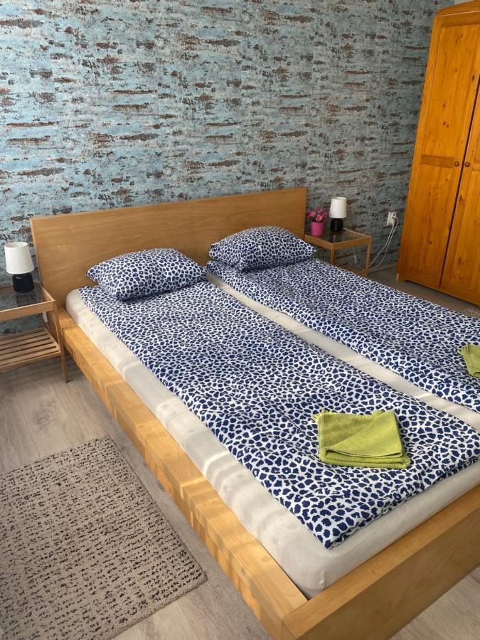 Dozsa Apartman Apartment เกอเดิลเลอ ภายนอก รูปภาพ
