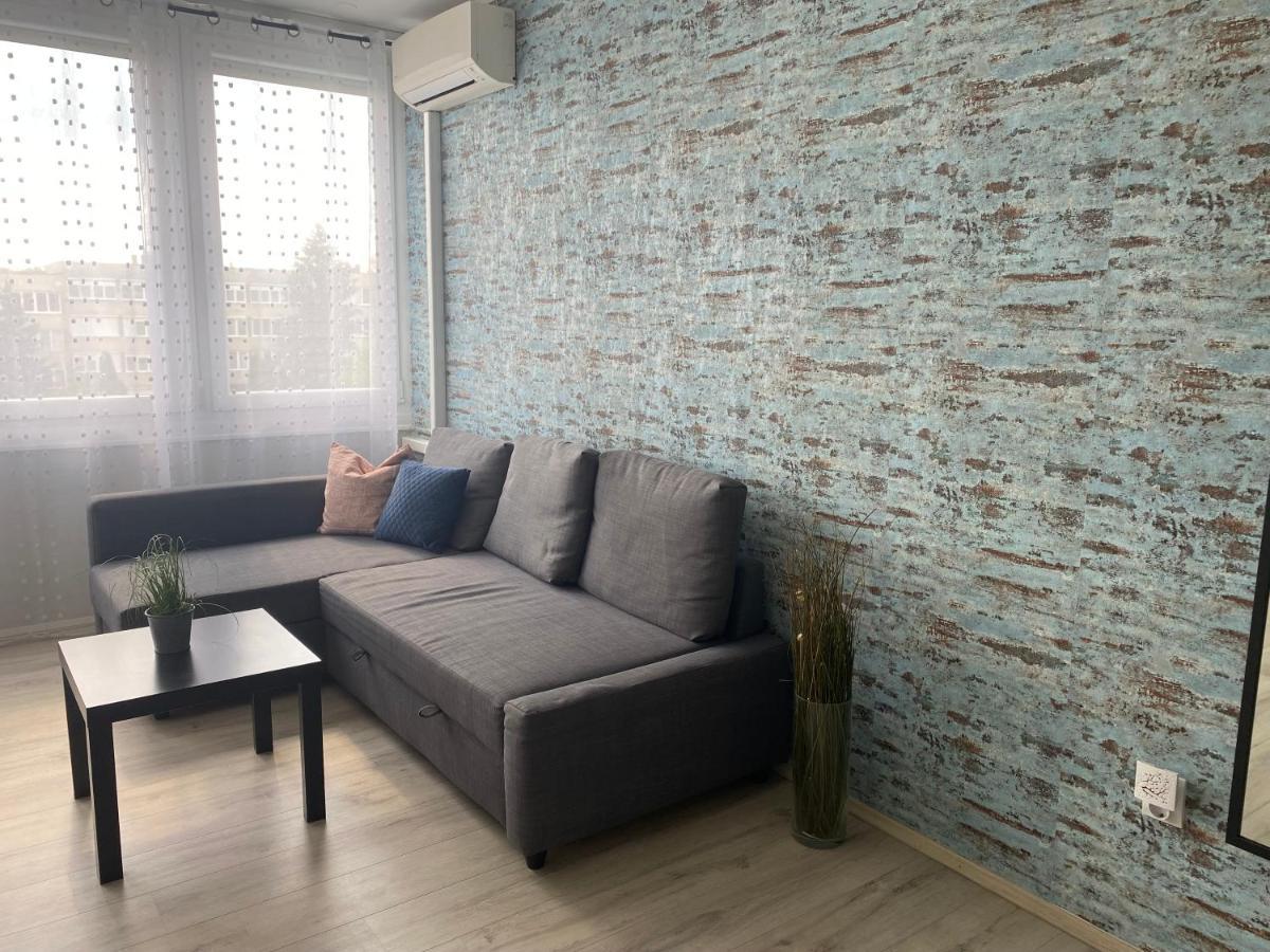 Dozsa Apartman Apartment เกอเดิลเลอ ภายนอก รูปภาพ