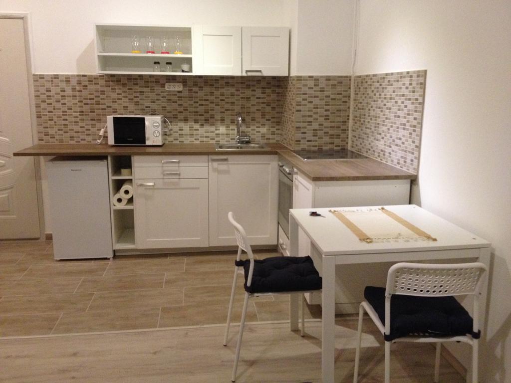 Dozsa Apartman Apartment เกอเดิลเลอ ห้อง รูปภาพ